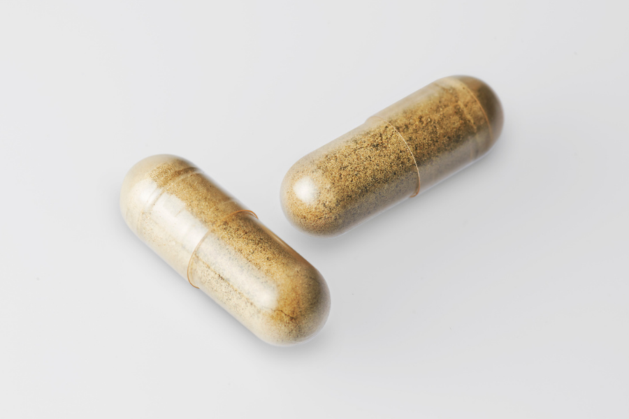 海藻特有の強いクセやえぐみをカプセルに封入。調理の手間なく、場所を選ばずいつでもスマートに摂取可能です。