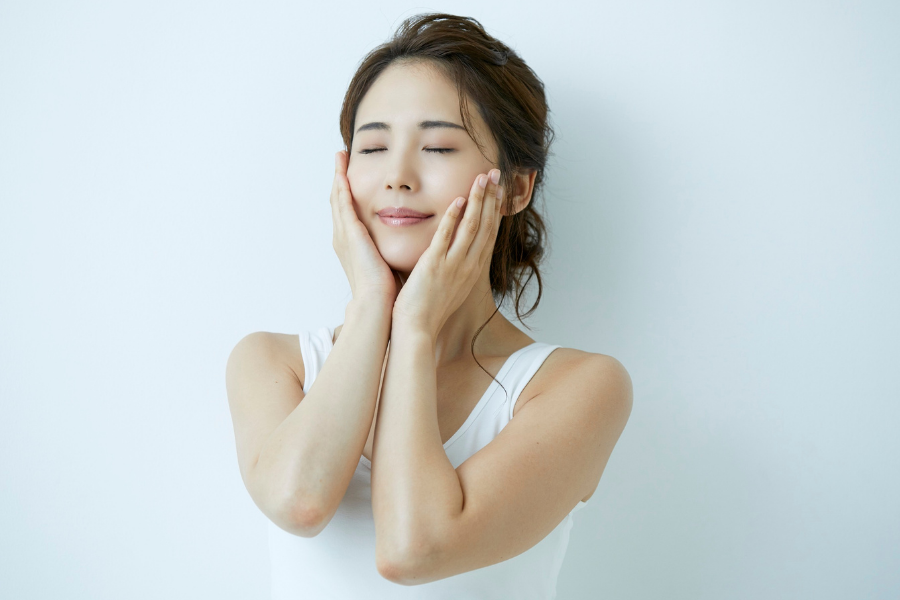 低刺激にこだわり、ゆらぎがちな肌を優しく包み込み守ります。