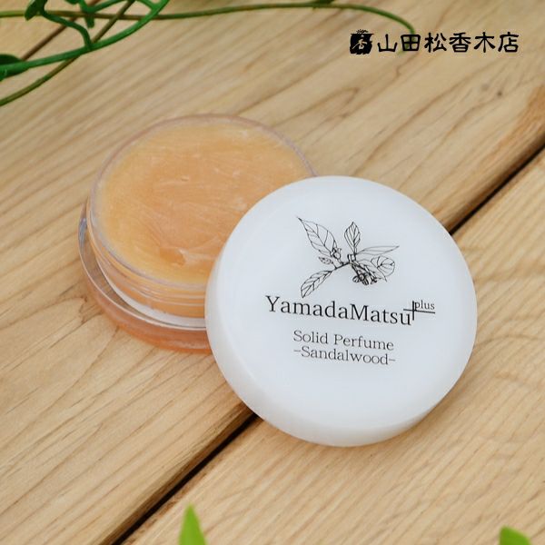 山田松香木店 ソリッドパフューム 白檀 練り香水 10g | Naturias